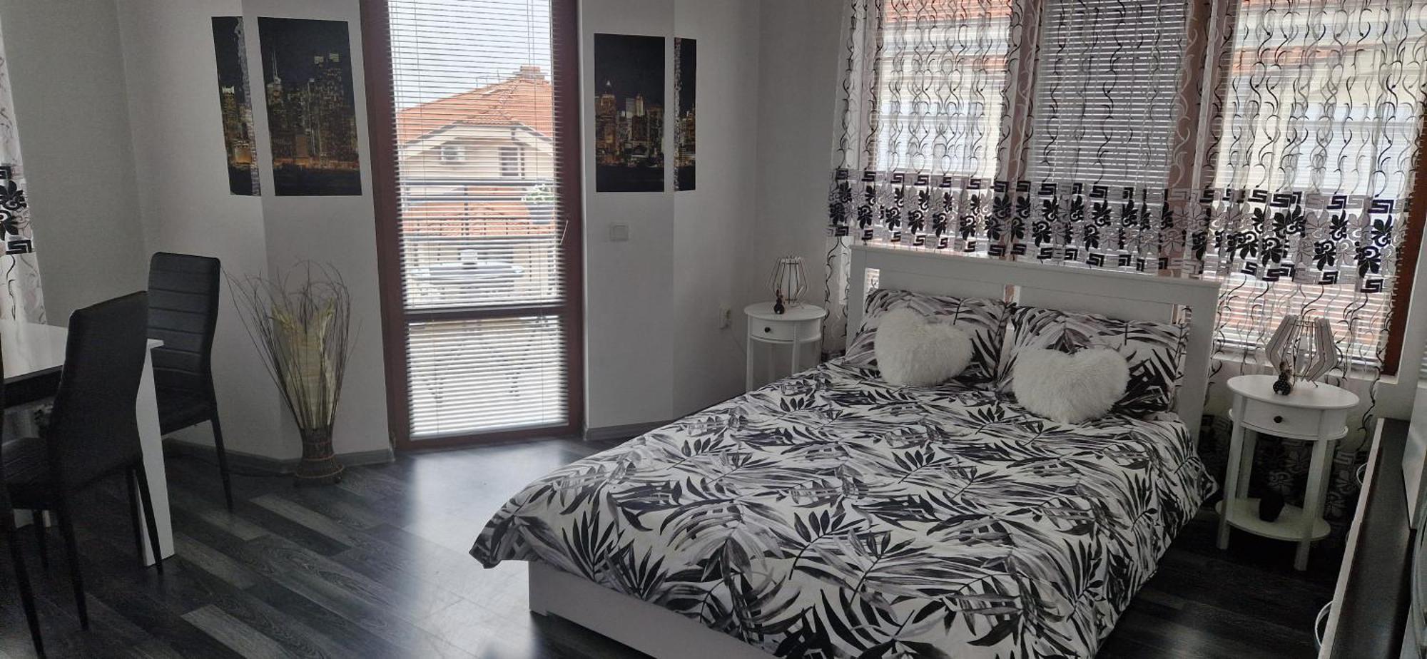 Black And White Apartment 卡尔洛沃 外观 照片