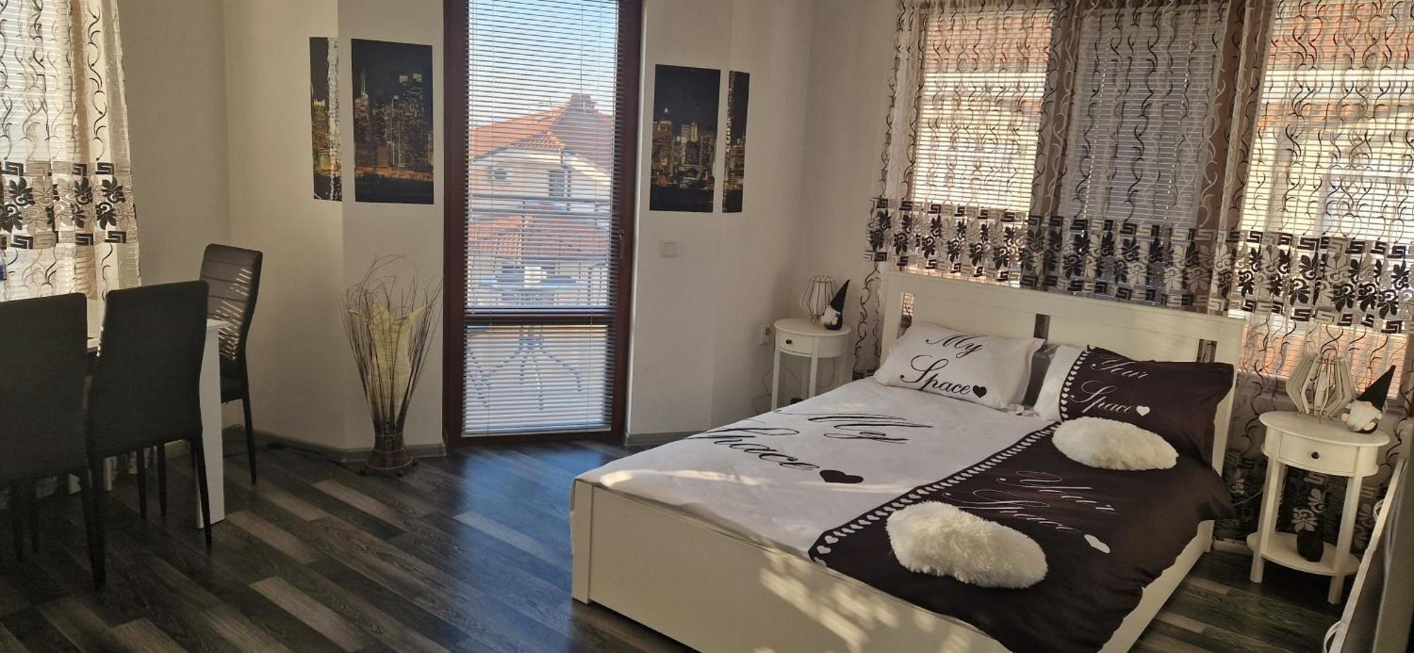 Black And White Apartment 卡尔洛沃 外观 照片