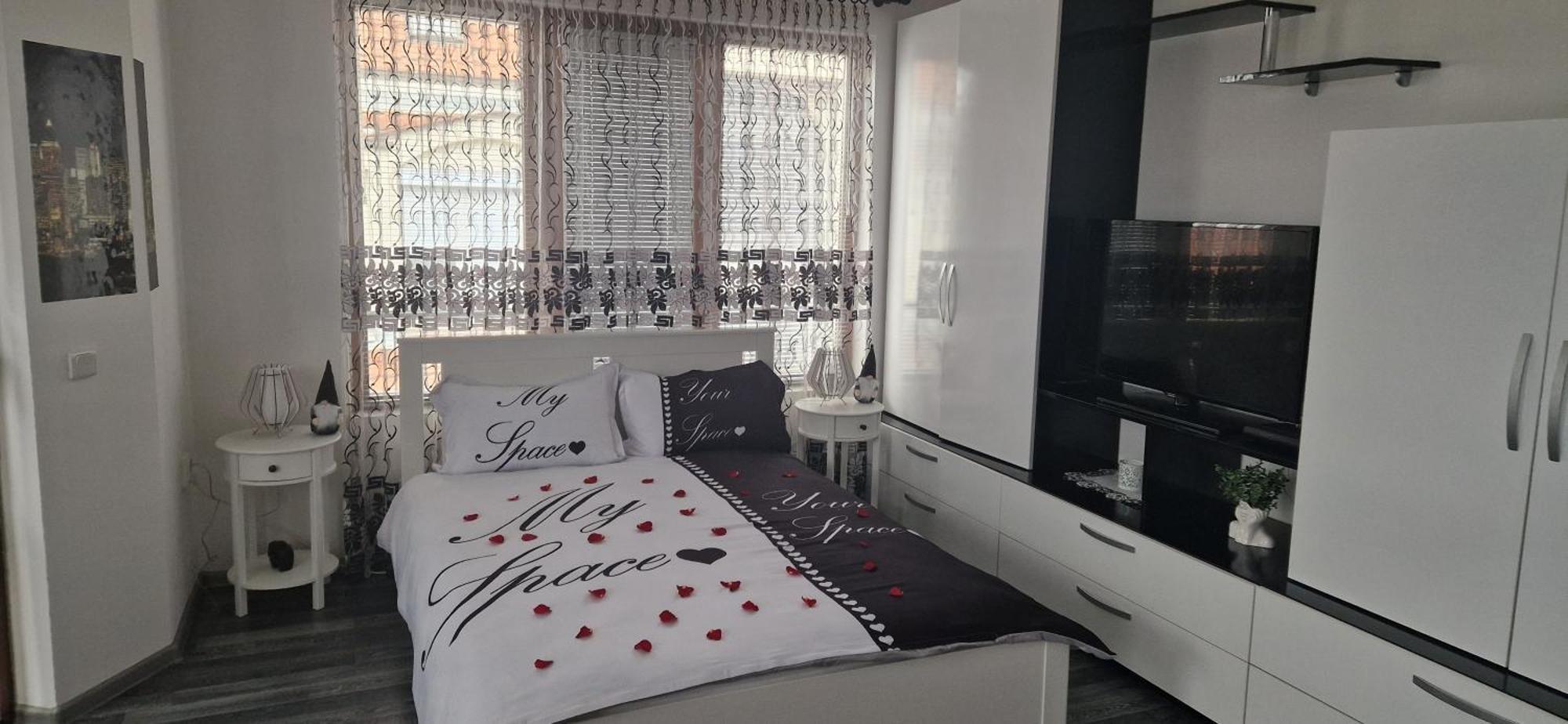 Black And White Apartment 卡尔洛沃 外观 照片