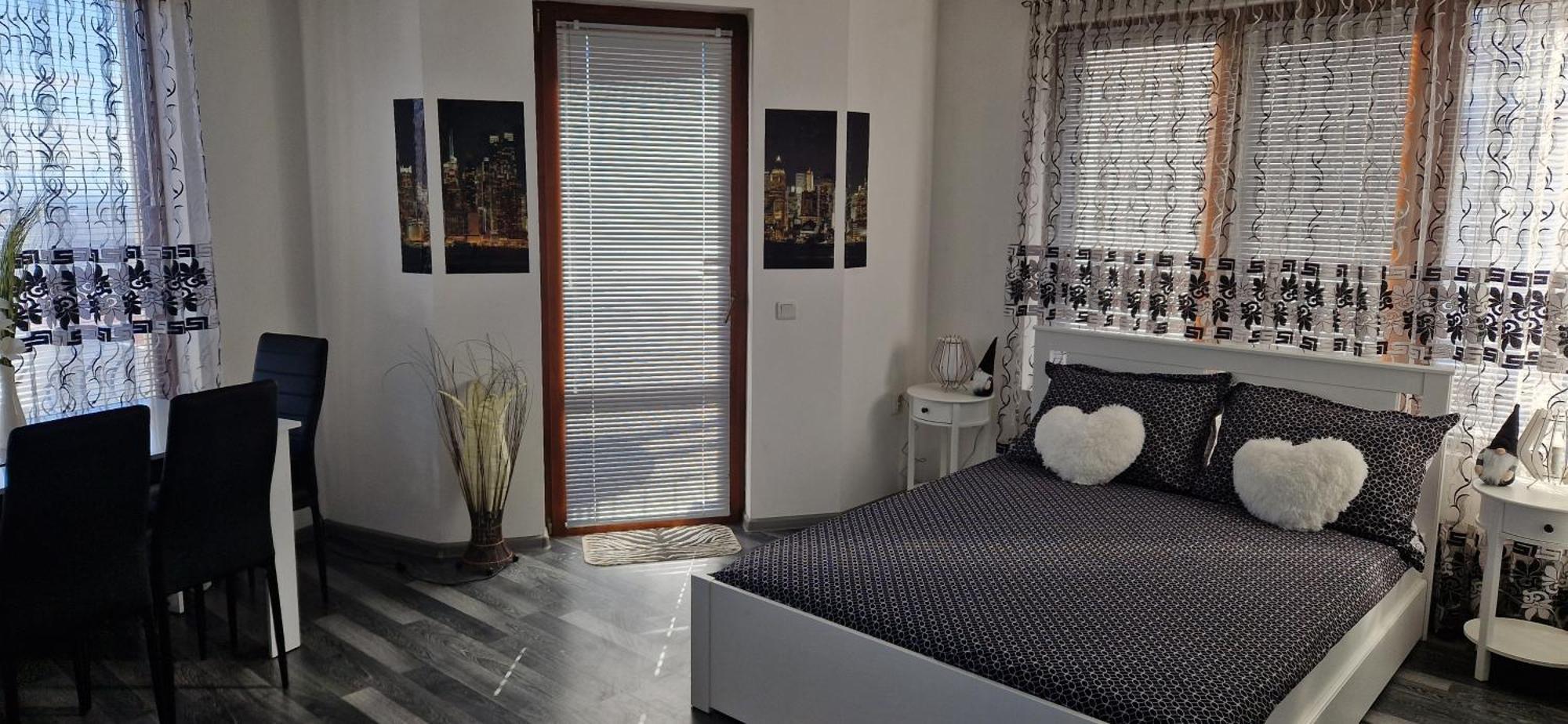 Black And White Apartment 卡尔洛沃 外观 照片