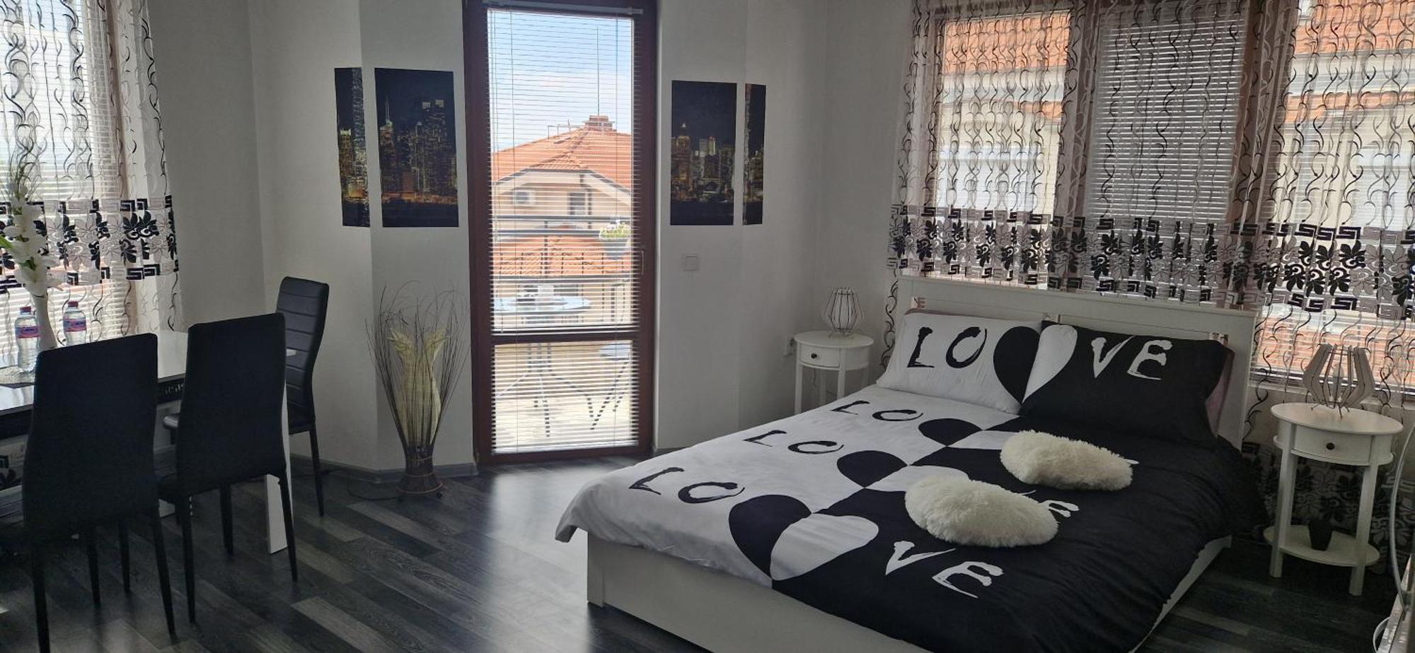 Black And White Apartment 卡尔洛沃 外观 照片